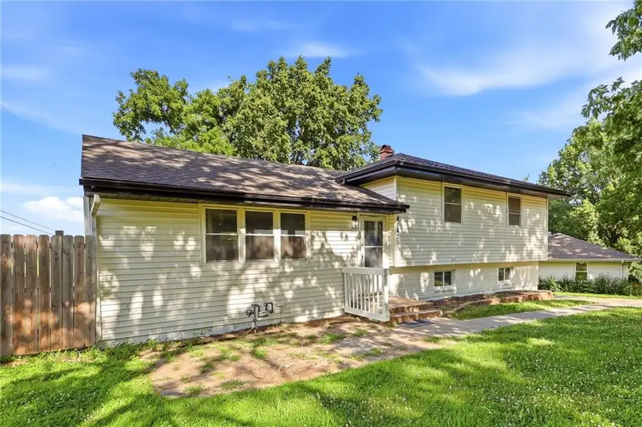 4142 N Lister Avenue, Kansas City, MO 64117 - #2