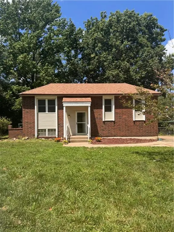 1021 Canterbury Road, Blue Springs, MO 64015