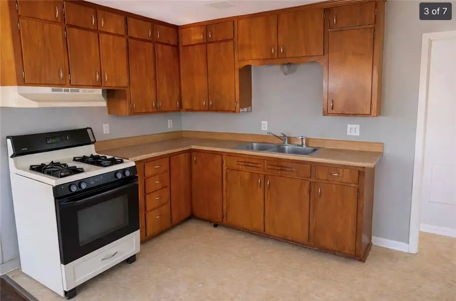 2401 Park Drive, Kansas City, KS 66102 - #3