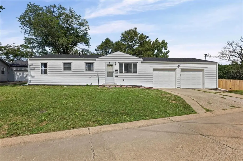 106 15th Street, Osawatomie, KS 66064 - #1