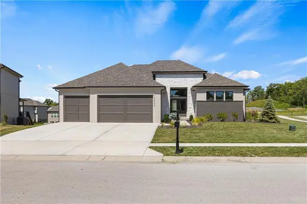 13305 Golden Oak Court, Parkville, MO 64152