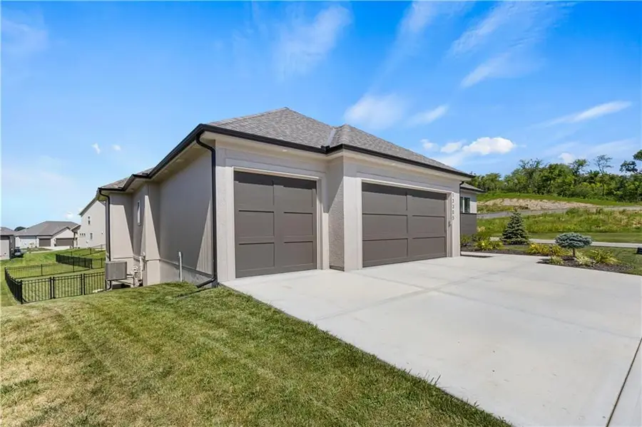 13305 Golden Oak Court, Parkville, MO 64152 - #3