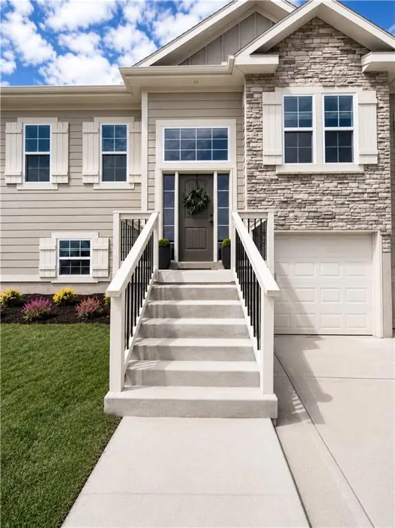610 E 11th Street, Kearney, MO 64060 - #2