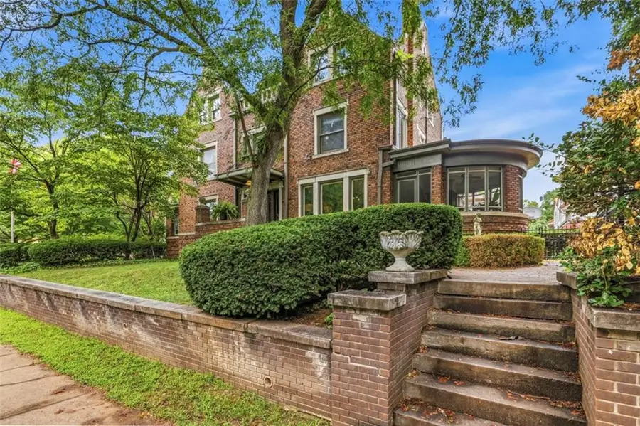 3681 Madison Avenue, Kansas City, MO 64111 - #2
