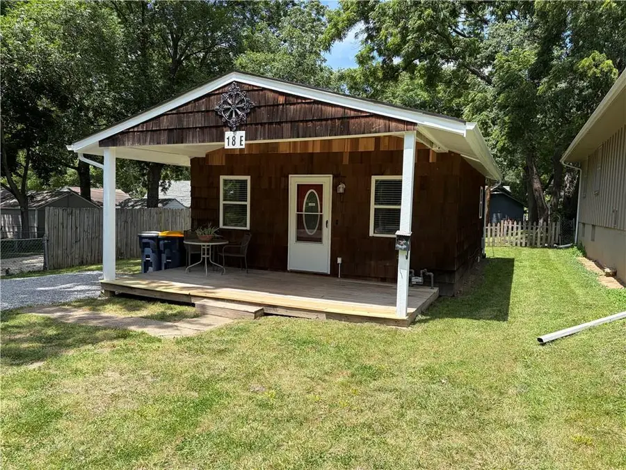 18 E 81st Street, Kansas City, MO 64114 - #3
