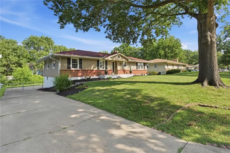 8304 Willow Way, Raytown, MO 64138 - #2