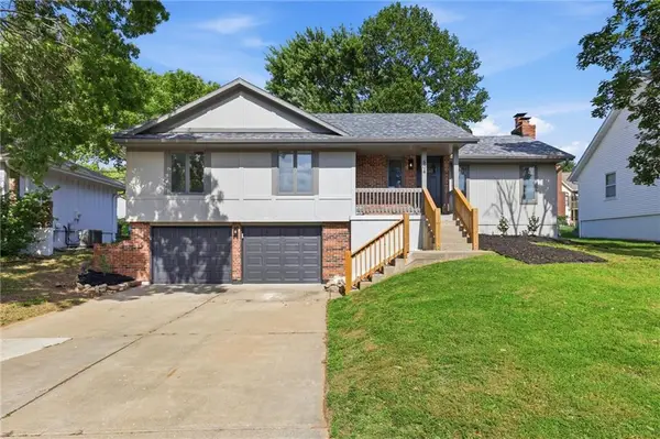 404 Springwood Drive, Blue Springs, MO 64015