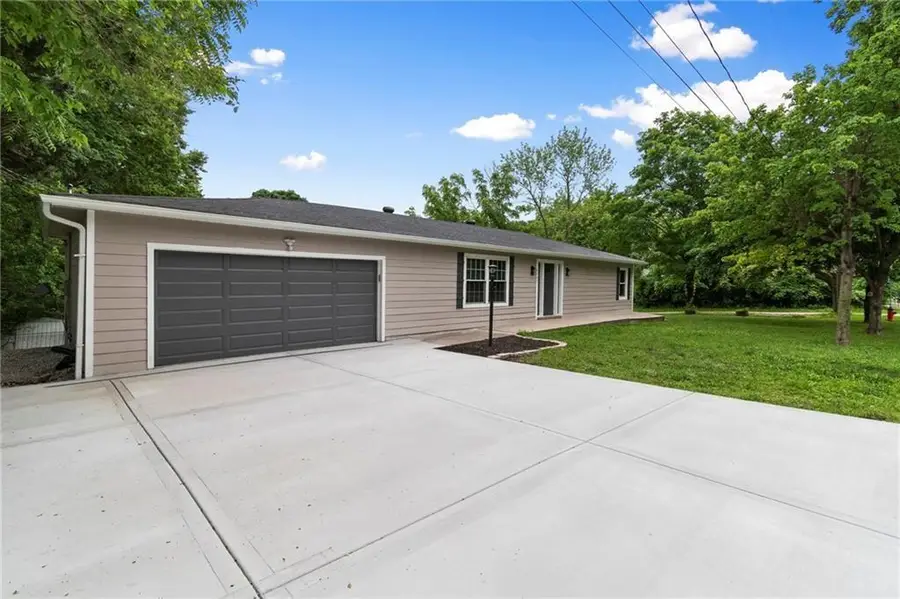 6201 N Topping Avenue, Kansas City, MO 64119 - #2
