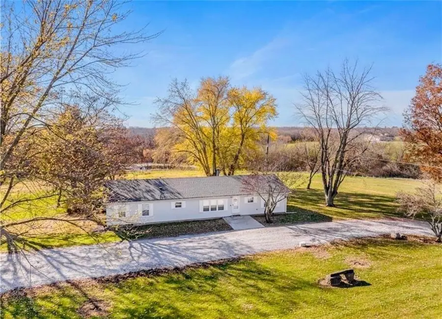 2675 W 215th Street, Bucyrus, KS 66013 - #2