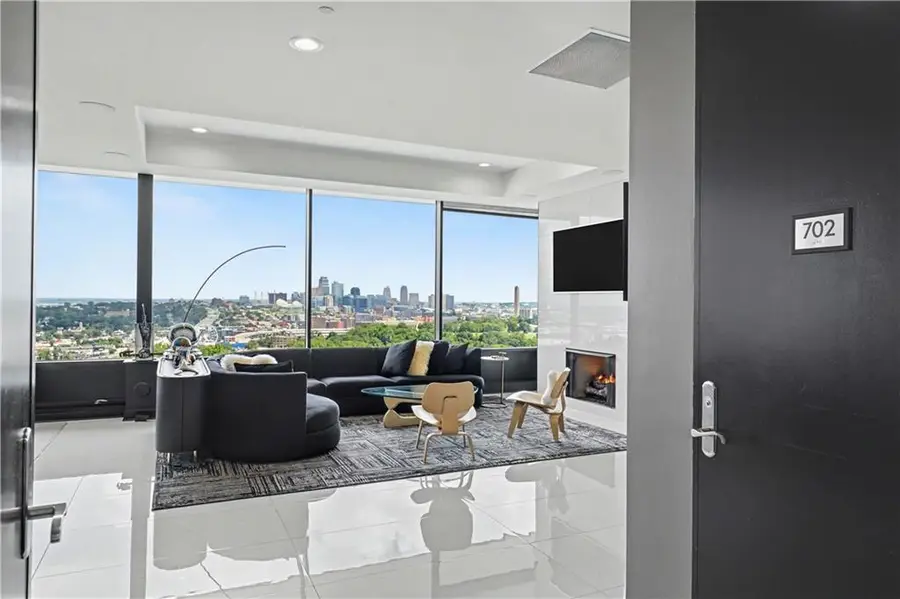 700 W 31st Street #702, Kansas City, MO 64108 - #2