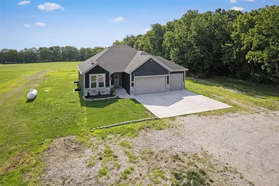 20196 207th Street, Tonganoxie, KS 66086 - #3
