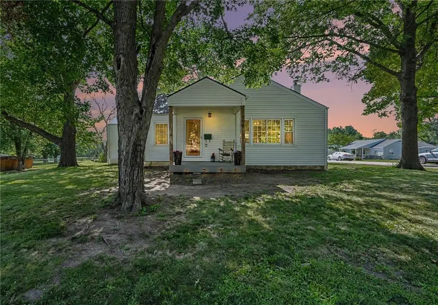 909 Pawnee Drive, Paola, KS 66071 - #2