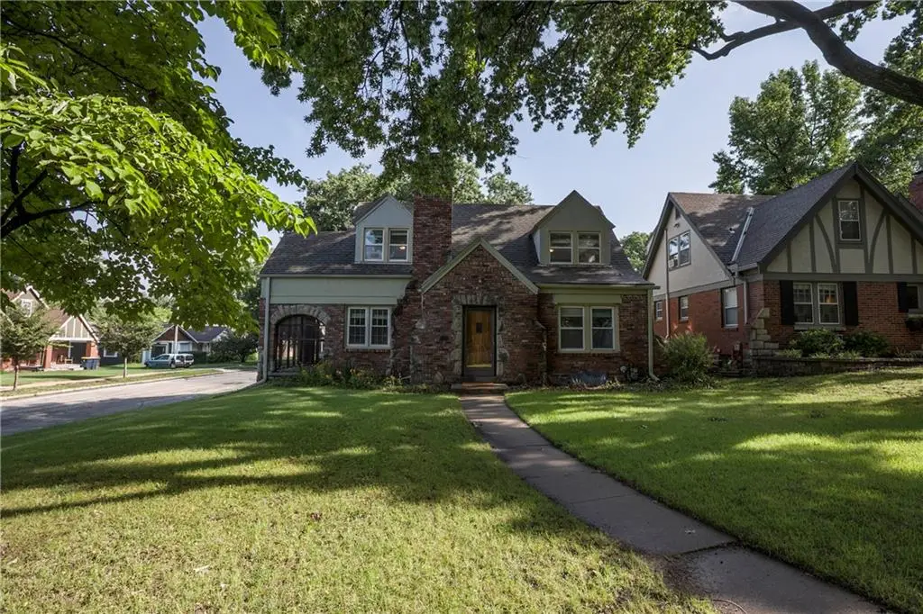 200 E 73rd Terrace, Kansas City, MO 64114 - #1