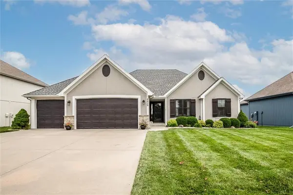 8829 N Essex Drive, Kansas City, MO 64156