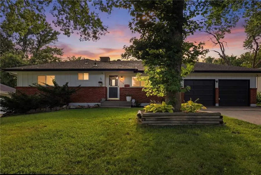 6426 Harvard Avenue, Raytown, MO 64133 - #2