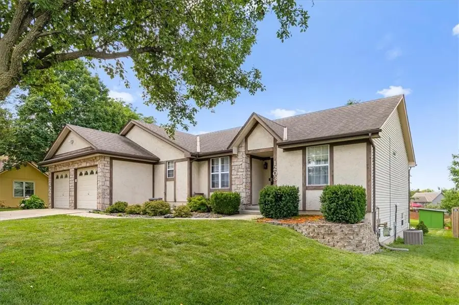 1203 E 118 Terrace, Kansas City, MO 64131 - #2