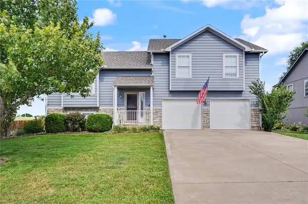 953 N Hickory Drive, Tonganoxie, KS 66086