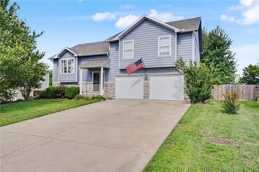 953 N Hickory Drive, Tonganoxie, KS 66086 - #2