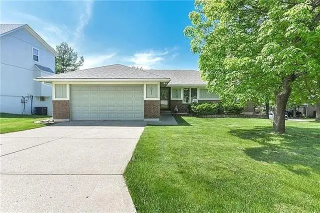 611 NW 42nd Street, Blue Springs, MO 64015 - #1