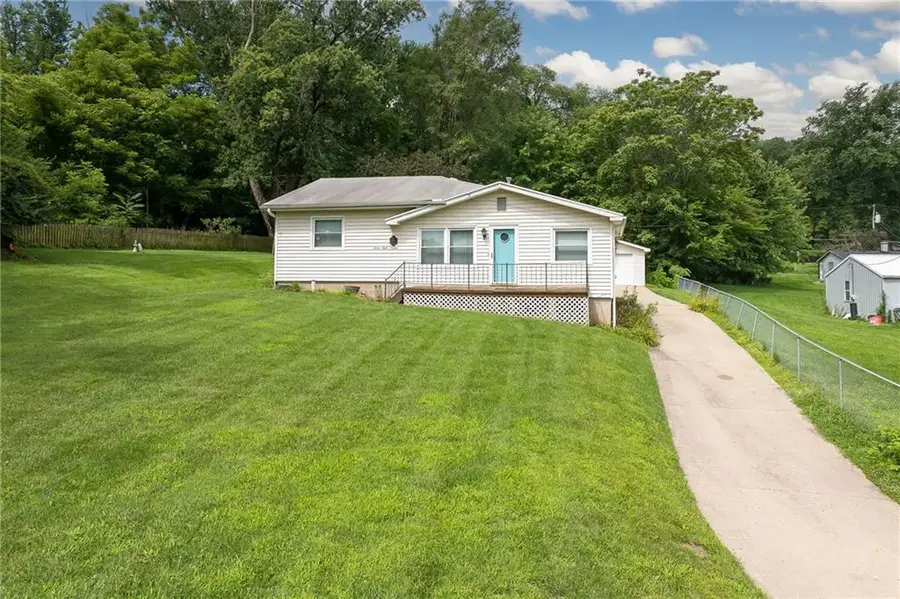 3816 E Ayrlawn Drive, Saint Joseph, MO 64503 - #2