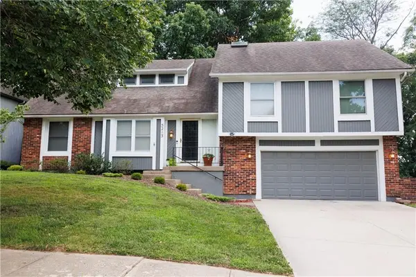 5213 Walden Drive, Kansas City, MO 64151