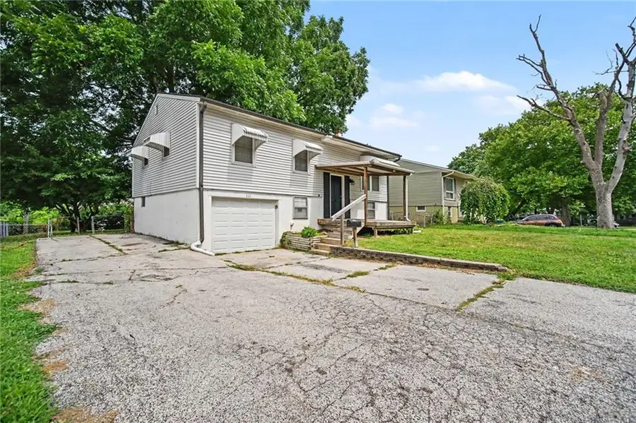 820 N Choctaw Avenue, Independence, MO 64056 - #2