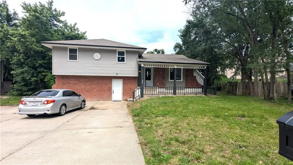 2005 N Plymouth Road, Independence, MO 64058 - #1