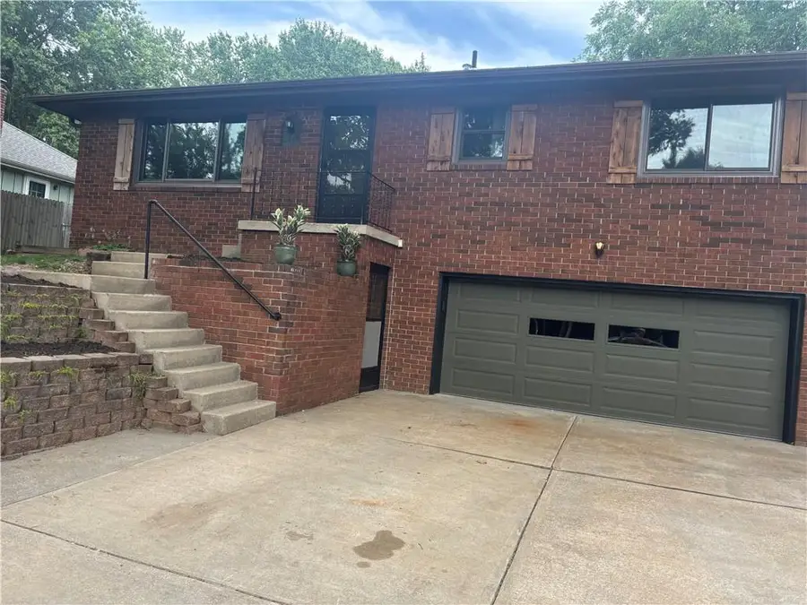 3209 N 36 Terrace, Saint Joseph, MO 64506 - #2