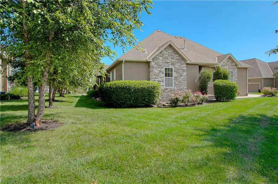 16877 S Bradley Drive, Olathe, KS 66062 - #2
