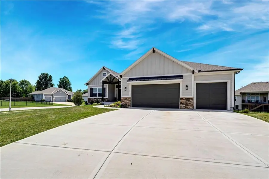 17766 S Myrna Drive, Olathe, KS 66062 - #3