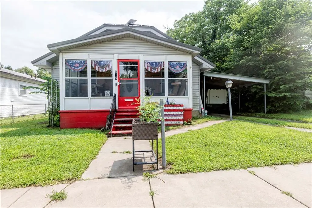 819 E Poplar Street, Independence, KS 67301 - #1