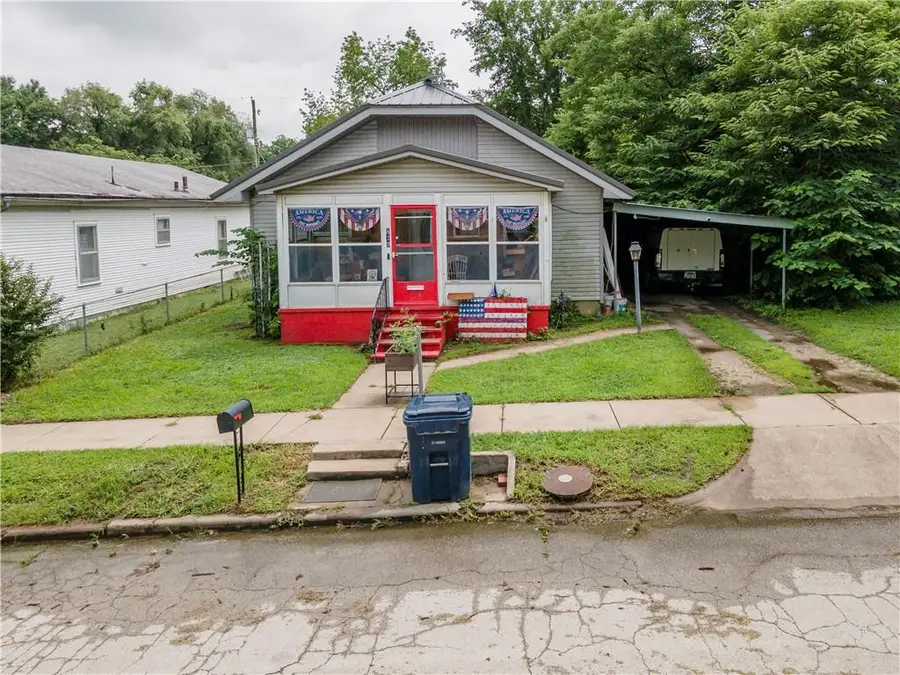 819 E Poplar Street, Independence, KS 67301 - #2