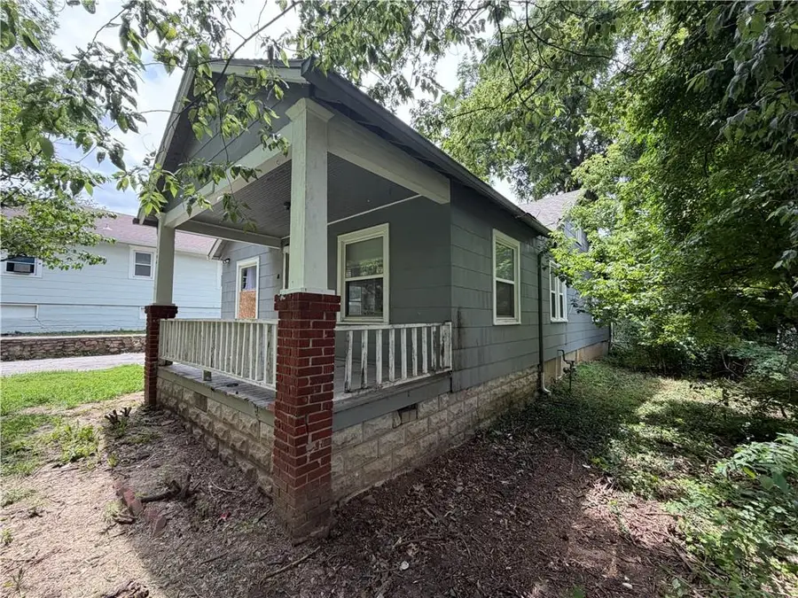 206 S Hardy Avenue, Independence, MO 64053 - #2