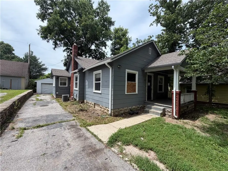 206 S Hardy Avenue, Independence, MO 64053 - #3