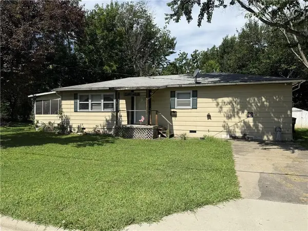 1705 N Main Street, Nevada, MO 64772