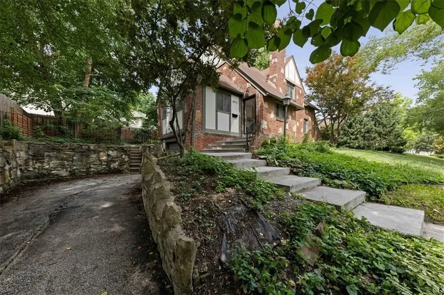 6712 Linden Road, Kansas City, MO 64113 - #2