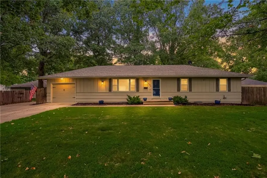 305 S Berkley Street, Louisburg, KS 66053 - #2