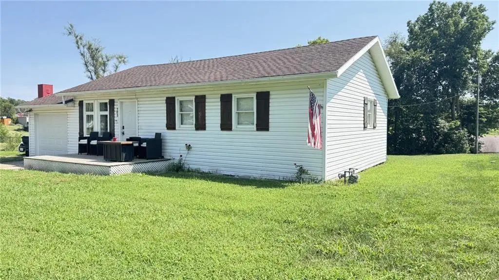 705 Washington Street, Oskaloosa, KS 66066 - #1