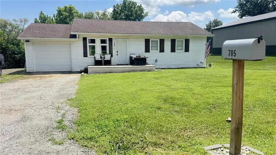 705 Washington Street, Oskaloosa, KS 66066 - #2