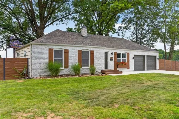 1011 W 1st Street, Lee's Summit, MO 64063
