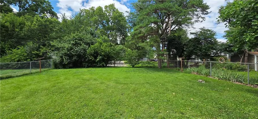 4202 W 53rd Terrace, Roeland Park, KS 66205 - #2