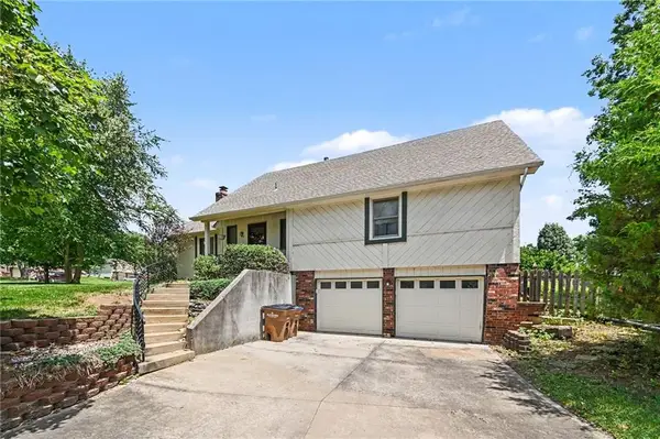 401 N Adams Street, Raymore, MO 64083