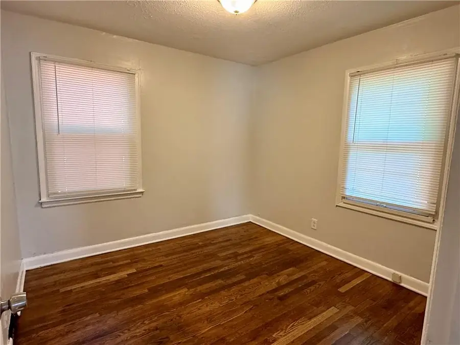 4324 Myrtle Avenue, Kansas City, MO 64130 - #2