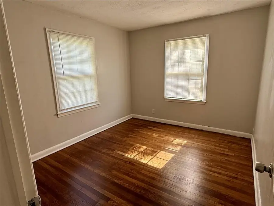 4324 Myrtle Avenue, Kansas City, MO 64130 - #3
