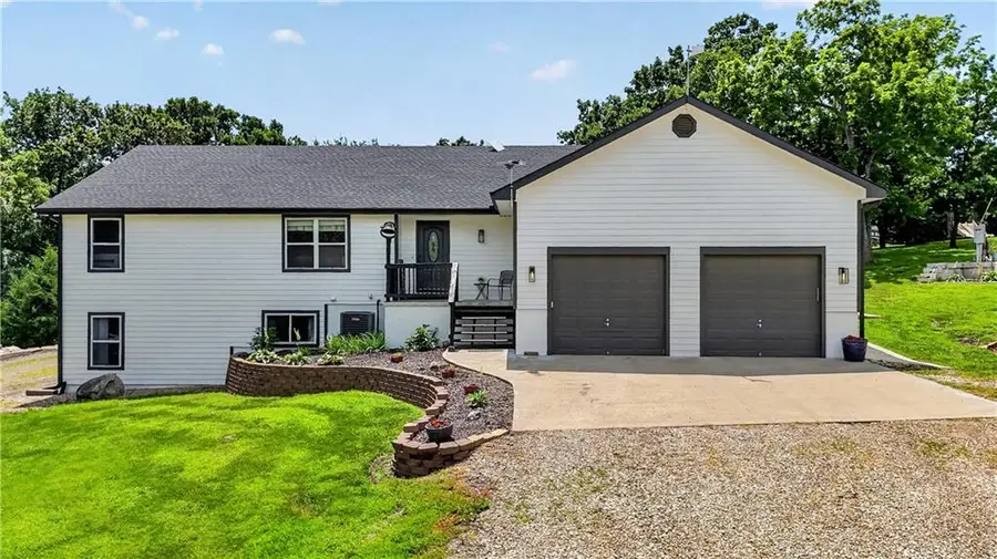 25493 Kansas Avenue, Tonganoxie, KS 66086 - #2