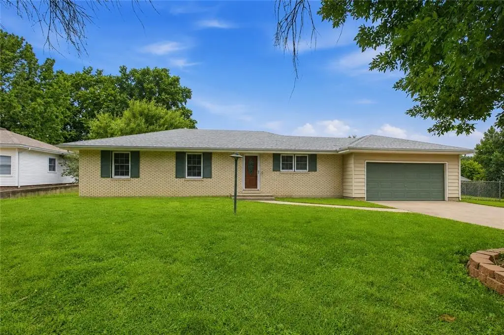 108 SW 20th Terrace, Oak Grove, MO 64075 - #1