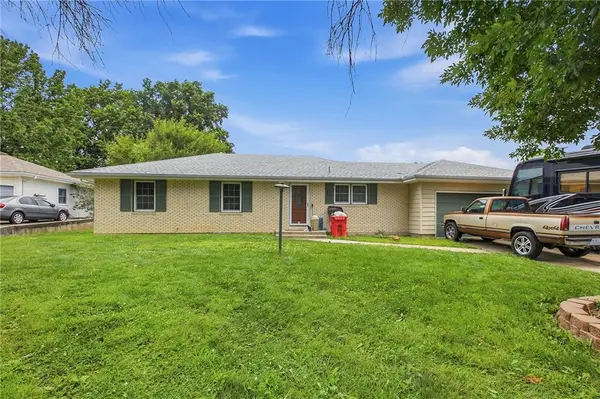 108 SW 20th Terrace, Oak Grove, MO 64075
