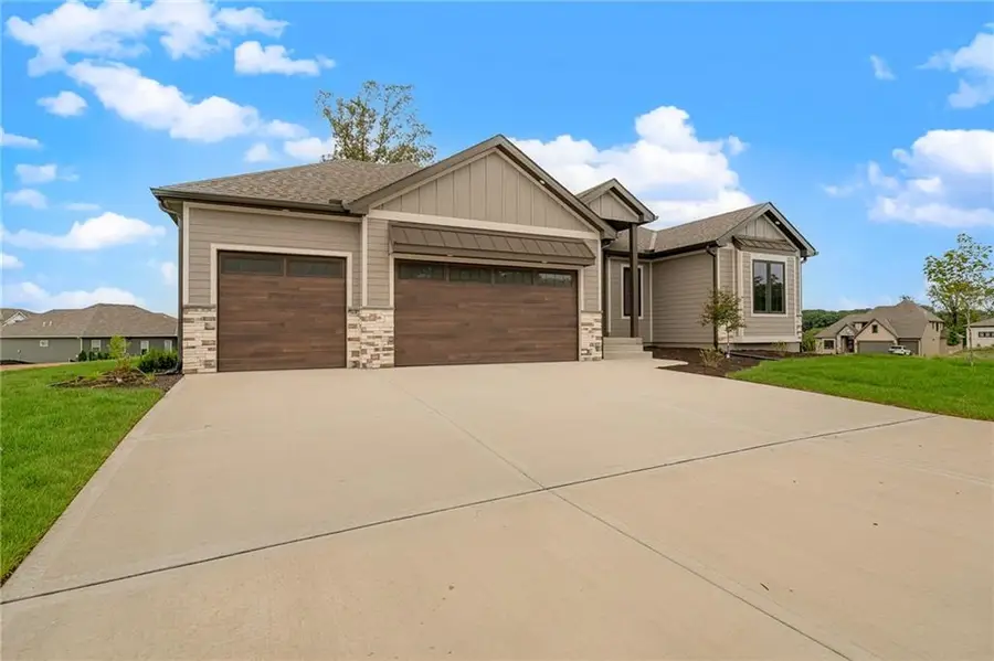 5794 NW Black Oak Court, Parkville, MO 64152 - #2