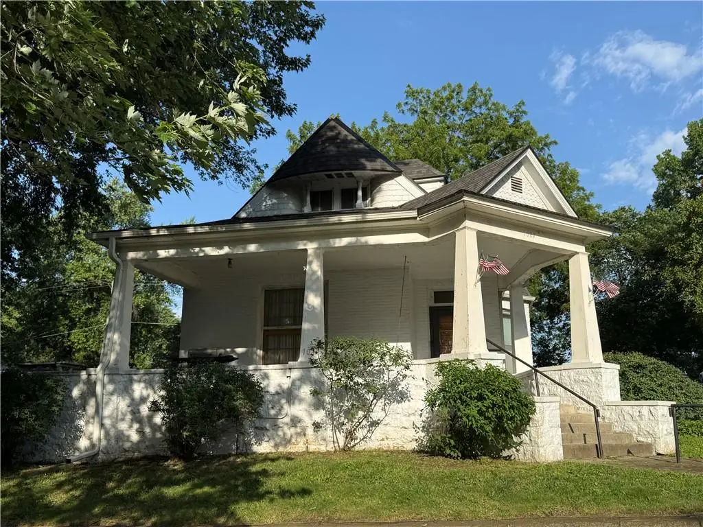 1027 N 4th Street, Atchison, KS 66002 - #1