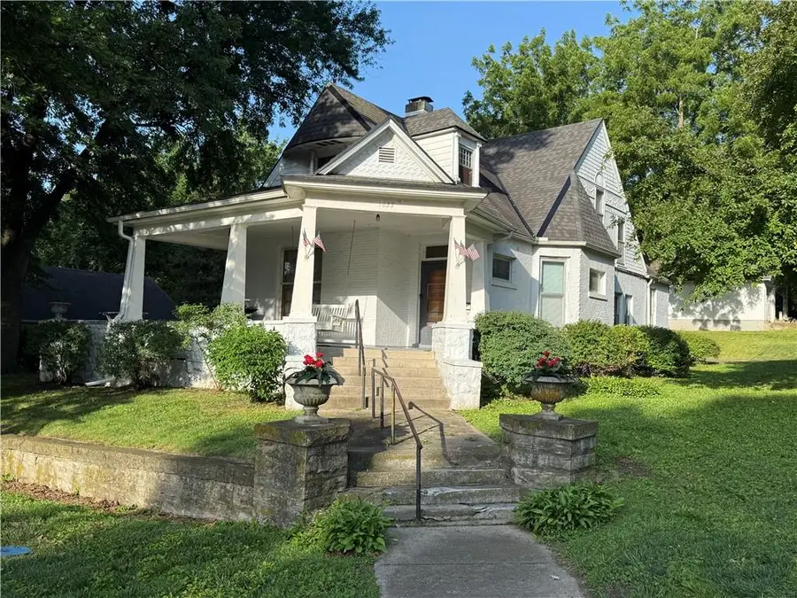 1027 N 4th Street, Atchison, KS 66002 - #2